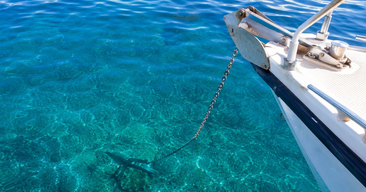 cómo fondear para pescar desde barco